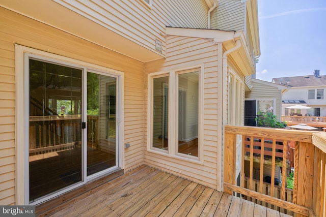 6110 Joust Ln, Alexandria, VA 22315 - view of wooden terrace