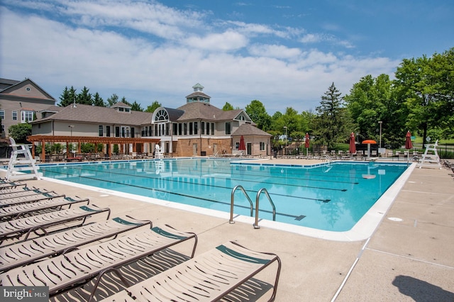 6110 Joust Ln, Alexandria, VA 22315 - community pool with a patio