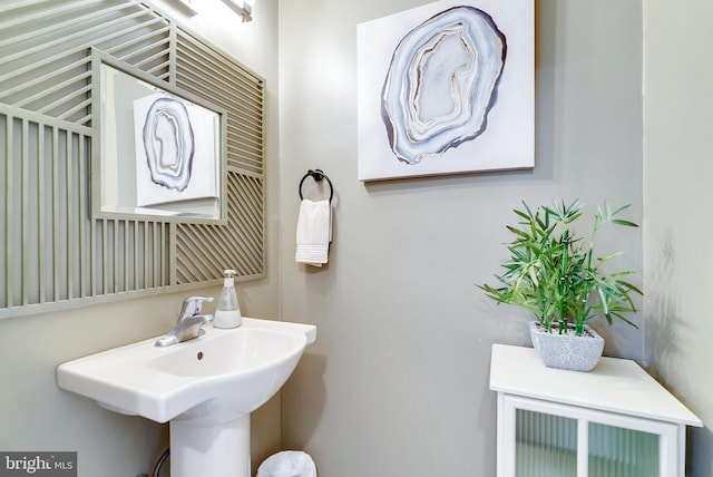 21 Viburnum Ct, Lafayette Hill, PA 19444 - bathroom with a sink