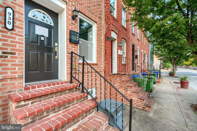 930 Washington Blvd, Baltimore, MD 21230 - property entrance with brick siding