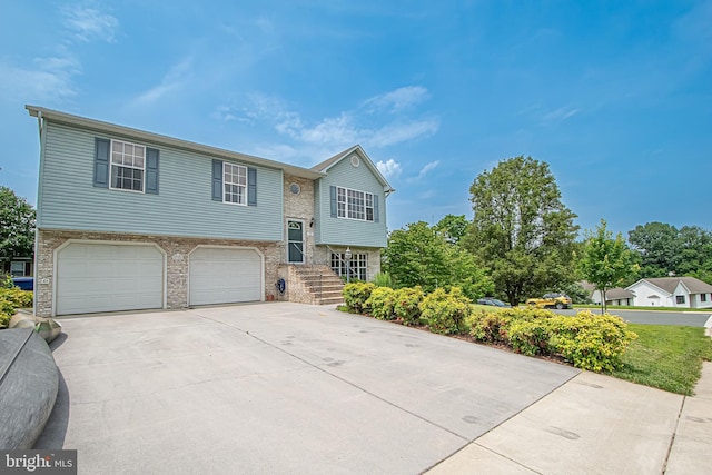 75 Westminster Dr, Front Royal, VA 22630 - bi-level home with an attached garage and driveway