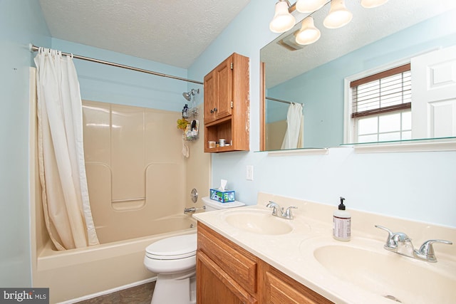 75 Westminster Dr, Front Royal, VA 22630 - bathroom featuring shower / tub combo, double vanity, and a textured ceiling