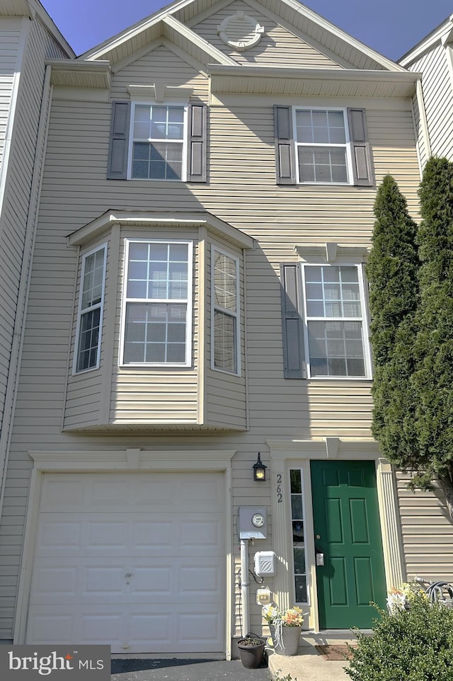 262 Country Ridge Dr, Red Lion, PA 17356 - view of front of property with an attached garage