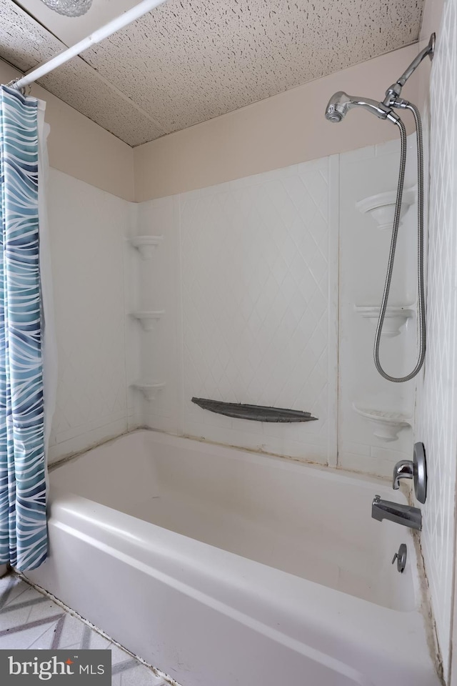 521 Concord Ln, Columbia, PA 17512 - full bath featuring shower / bath combo