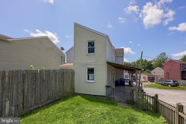 521 Concord Ln, Columbia, PA 17512 - back of property featuring covered porch