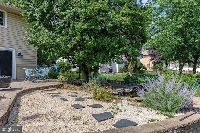 606 Hilltop Rd, Cinnaminson, NJ 08077 - view of yard with a patio