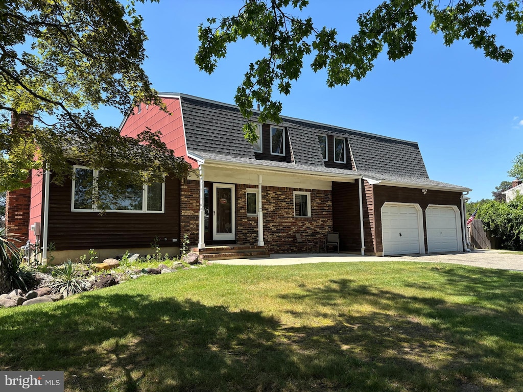 5 Dolphin Ln, Hamilton, NJ 08619 - view of front of house with an attached garage, a front yard, driveway, a shingled roof, and a gambrel roof