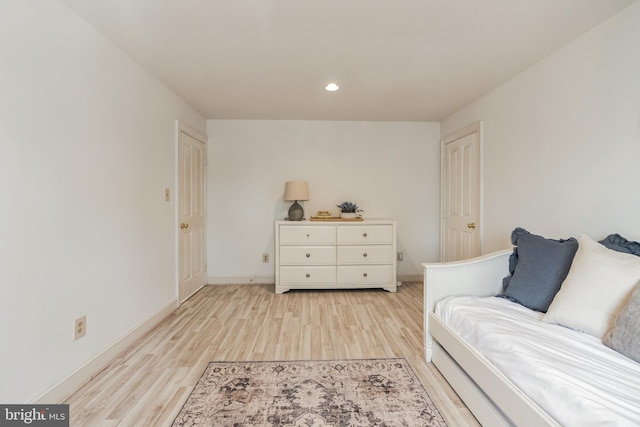 10513 Democracy Ln, Potomac, MD 20854 - living area featuring light wood finished floors and recessed lighting