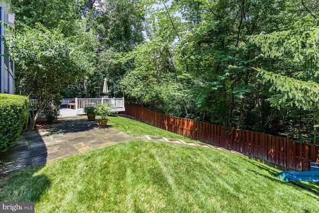 10513 Democracy Ln, Potomac, MD 20854 - fenced backyard with a wooden deck