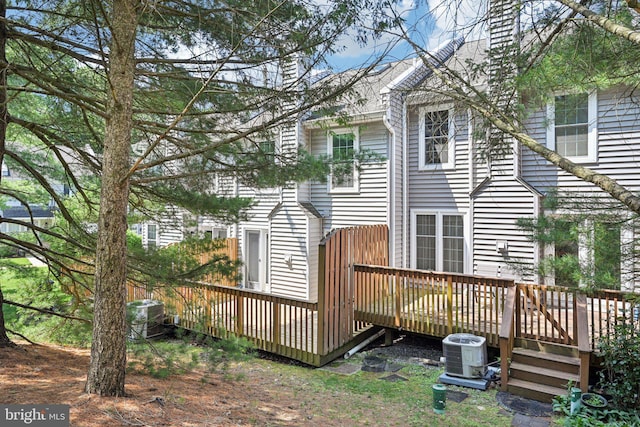450 Hartford Sq Unit 7, West Chester, PA 19380 - back of property with a deck