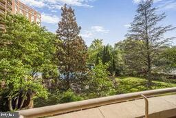 5802 Nicholson Ln Unit 2-L05, Rockville, MD 20852 - view of balcony