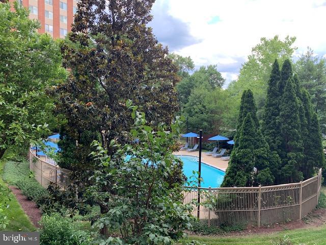 5802 Nicholson Ln Unit 2-L05, Rockville, MD 20852 - community pool with a patio area