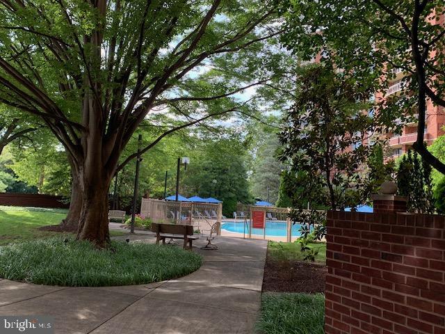 5802 Nicholson Ln Unit 2-L05, Rockville, MD 20852 - view of community pool