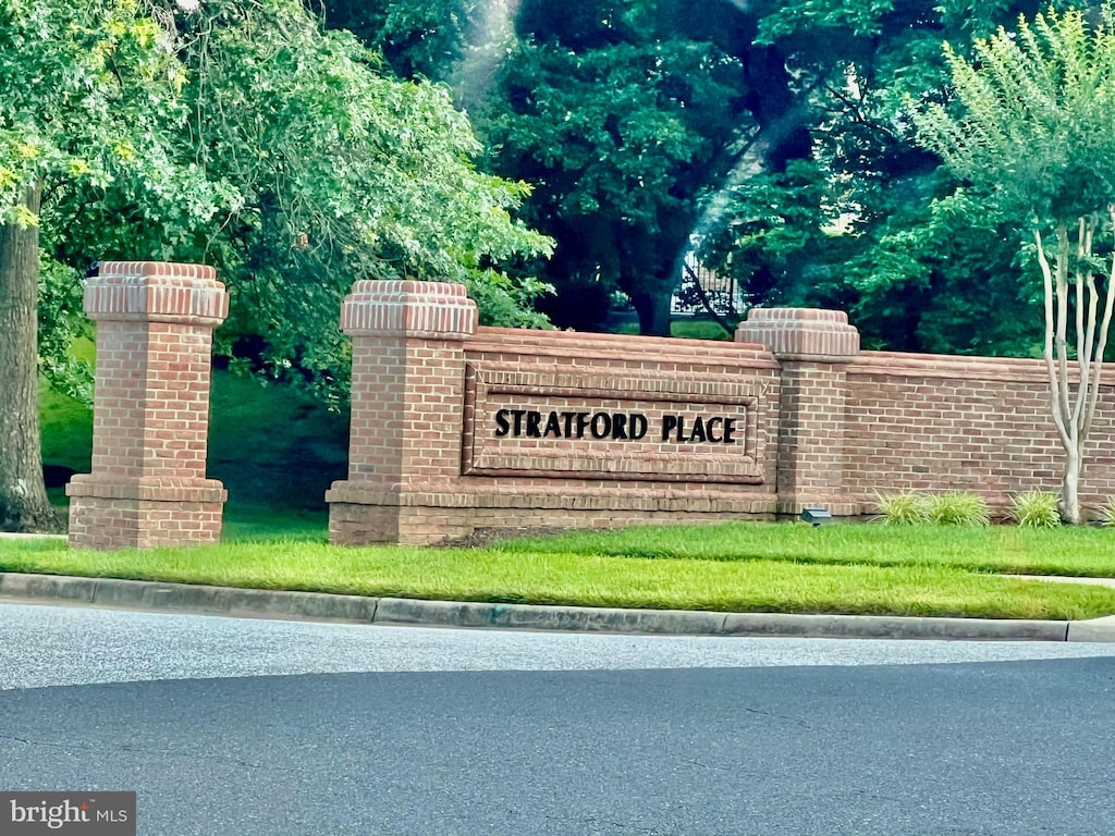 7501 Ashby Ln Unit 1-D, Alexandria, VA 22315 - view of community sign