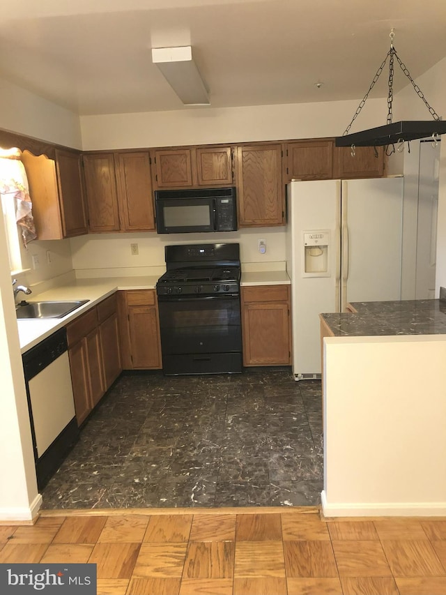 938 Newington Ct, Capitol Heights, MD 20743 - kitchen featuring black appliances and a sink