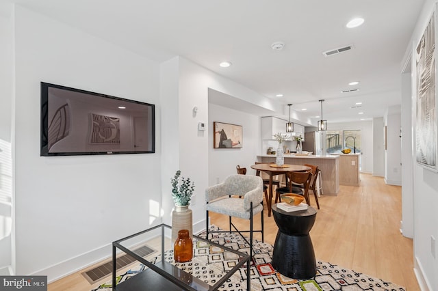 510 E Wildey St, Philadelphia, PA 19125 - living area with light wood-type flooring and recessed lighting