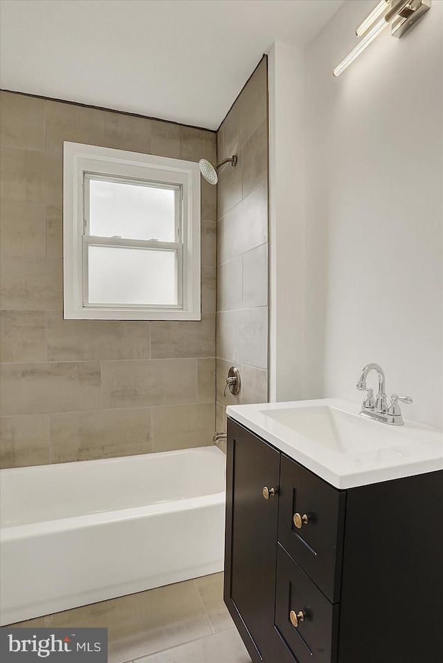 522 E Simpson St, Mechanicsburg, PA 17055 - full bath featuring vanity, shower / washtub combination, and tile patterned flooring