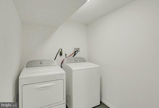 522 E Simpson St, Mechanicsburg, PA 17055 - laundry area with independent washer and dryer