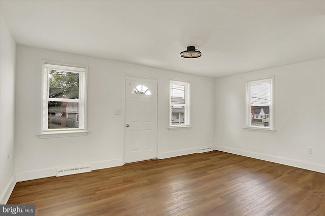 522 E Simpson St, Mechanicsburg, PA 17055 - foyer entrance featuring wood finished floors