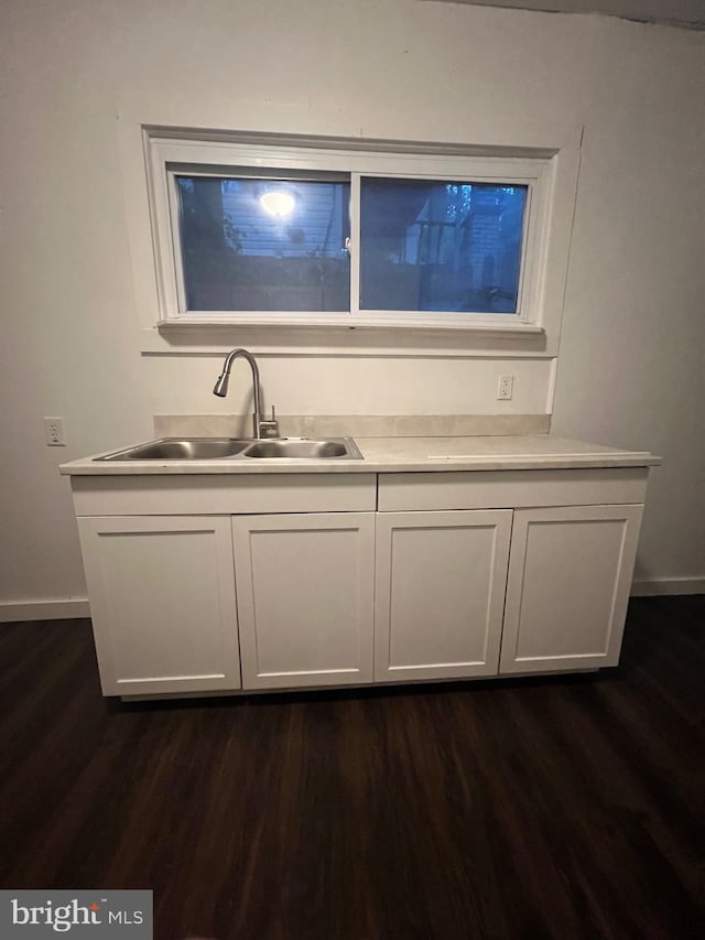 408 Broadway St, Cumberland, MD 21502 - bar with a sink and dark wood-style floors