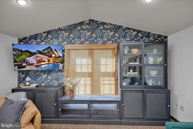 208 Queens Gate Rd, Lititz, PA 17543 - detailed view of wallpapered walls