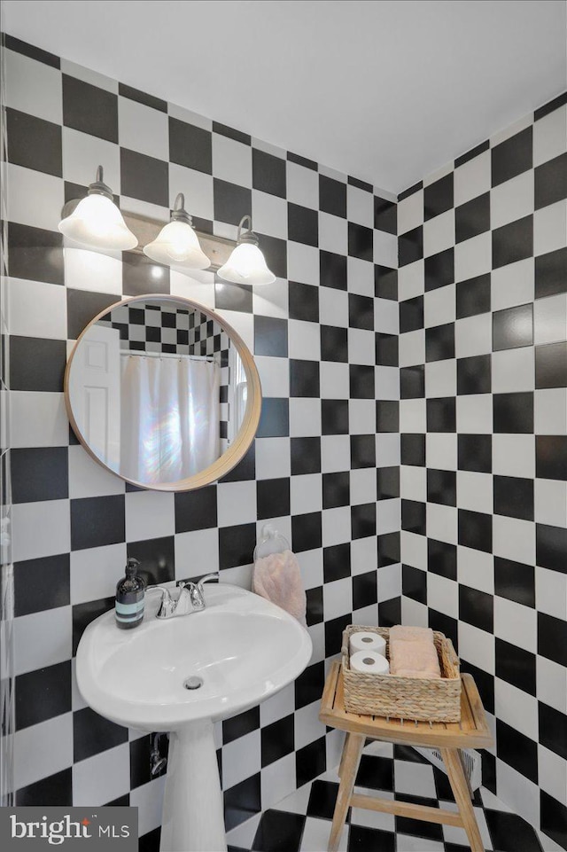 208 Queens Gate Rd, Lititz, PA 17543 - bathroom with a sink