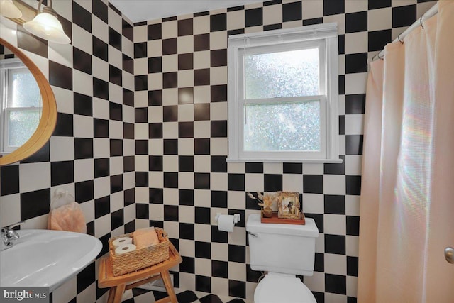 208 Queens Gate Rd, Lititz, PA 17543 - full bath with toilet and tile walls