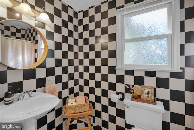 208 Queens Gate Rd, Lititz, PA 17543 - bathroom featuring curtained shower and tile walls