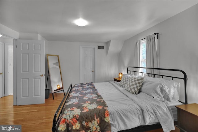 208 Queens Gate Rd, Lititz, PA 17543 - bedroom featuring light wood-type flooring