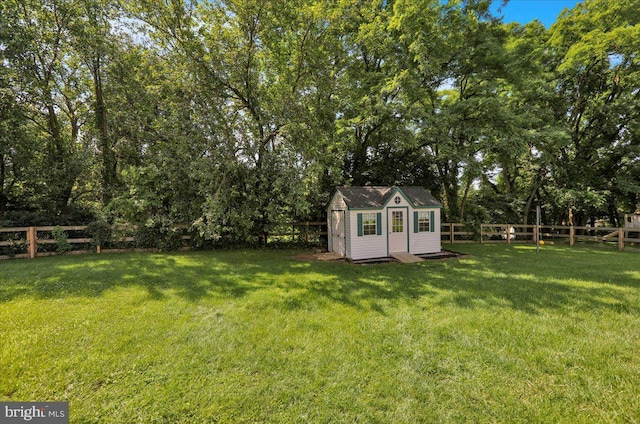 208 Queens Gate Rd, Lititz, PA 17543 - fenced backyard featuring a shed and view of wooded area
