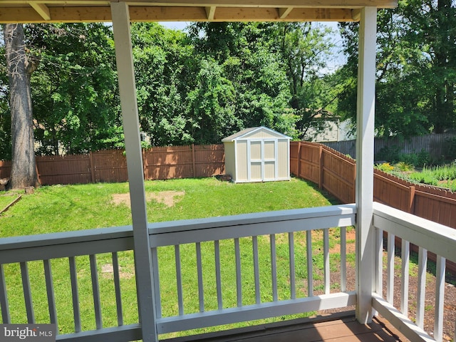 14273 Princedale Dr, Woodbridge, VA 22193 - fenced backyard with a storage shed and a deck