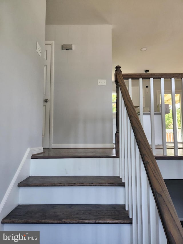 14273 Princedale Dr, Woodbridge, VA 22193 - view of stairway