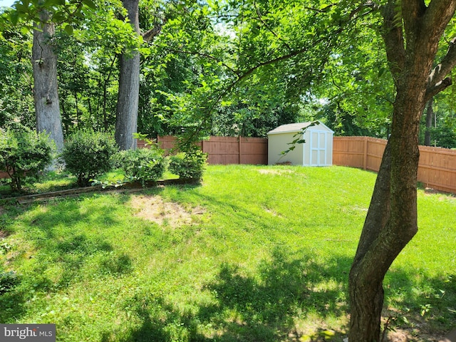 14273 Princedale Dr, Woodbridge, VA 22193 - fenced backyard featuring a storage unit
