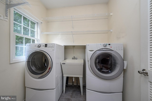 12 Deerpath Ln, Columbus, NJ 08022 - laundry room featuring tile patterned floors and washing machine and dryer