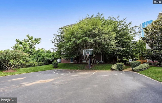 1571 Spring Gate Dr Unit 6314, Mclean, VA 22102 - view of basketball court with community basketball court and a lawn