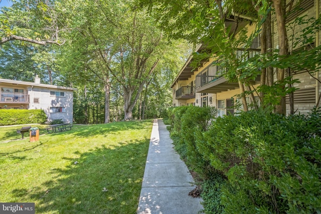 4939 Americana Dr Unit 106, Annandale, VA 22003 - surrounding community with a yard