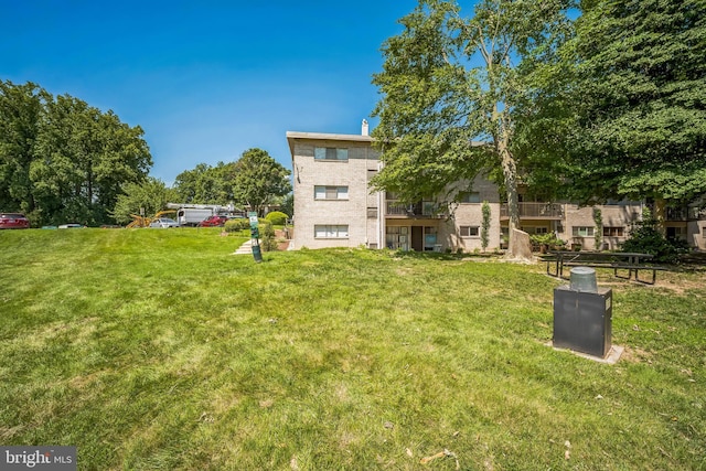 4939 Americana Dr Unit 106, Annandale, VA 22003 - view of grassy yard