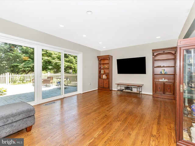 12263 Greenleaf Ave, Potomac, MD 20854 - living room featuring light wood finished floors and recessed lighting