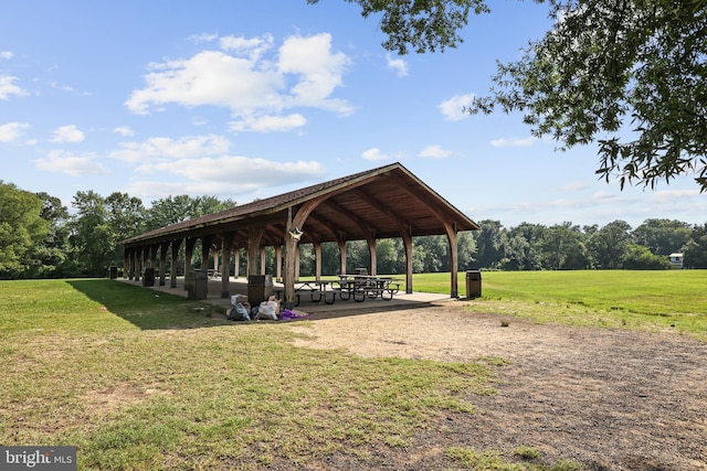 906 Danton Ln, Alexandria, VA 22308 - view of property's community featuring a gazebo and a yard