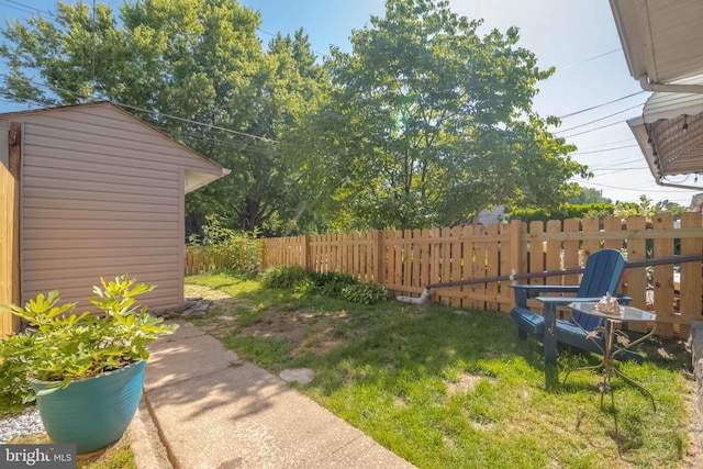 2302 Searles Rd, Dundalk, MD 21222 - view of yard