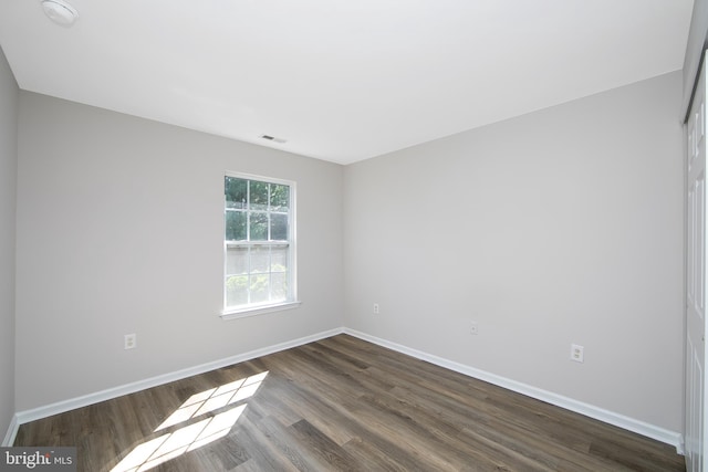 304 Amy Way, Cinnaminson, NJ 08077 - unfurnished room with dark wood-style flooring and a smoke detector