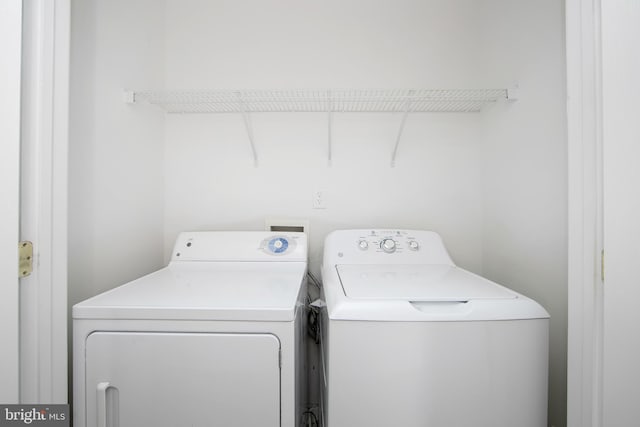304 Amy Way, Cinnaminson, NJ 08077 - laundry area with washer and clothes dryer