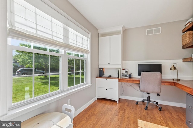 100 Windsor Ct, Richlandtown, PA 18955 - office area featuring built in study area and light wood-style floors