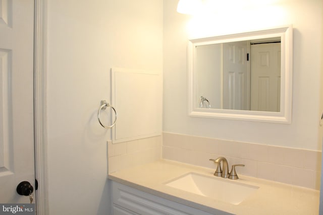 130 Duvall Ln Unit 194-202, Gaithersburg, MD 20877 - bathroom with vanity and decorative backsplash