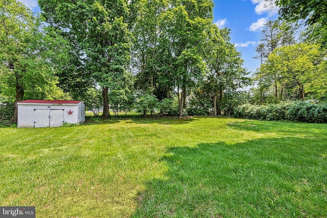 615 Convent Rd, Aston, PA 19014 - view of grassy yard with a shed