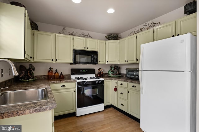 811 Darrett Ct, Sewell, NJ 08080 - kitchen featuring freestanding refrigerator, black microwave, gas range oven, recessed lighting, and dark countertops