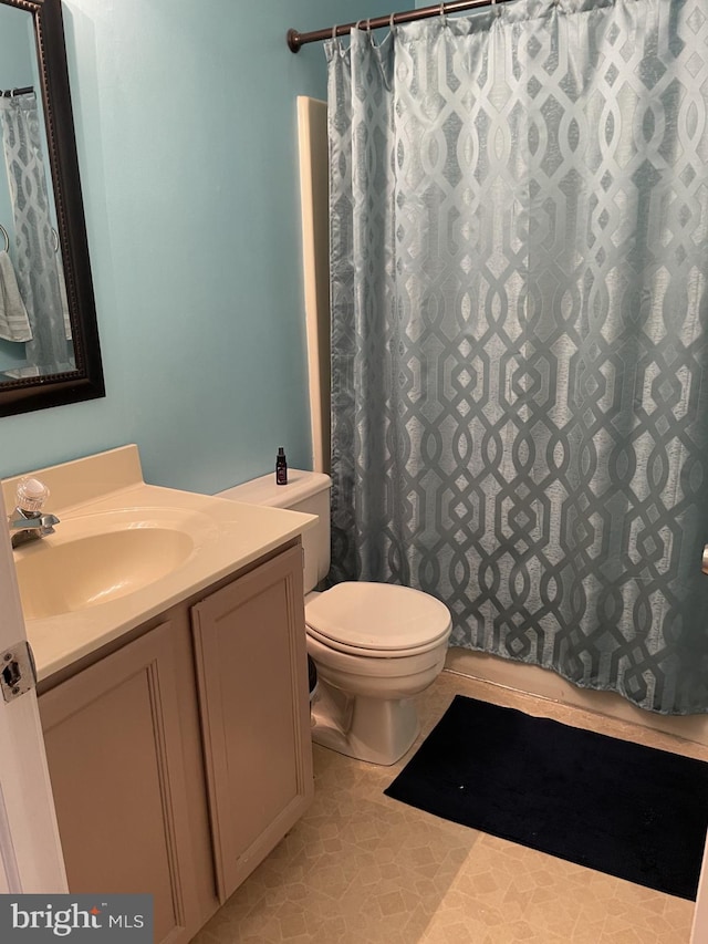202 Meadow Ct Unit 202, Glen Mills, PA 19342 - full bath featuring vanity and curtained shower