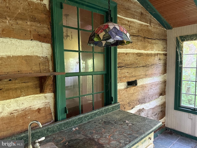 10 Kricks Mill Rd, Womelsdorf, PA 19567 - detailed view of wood walls