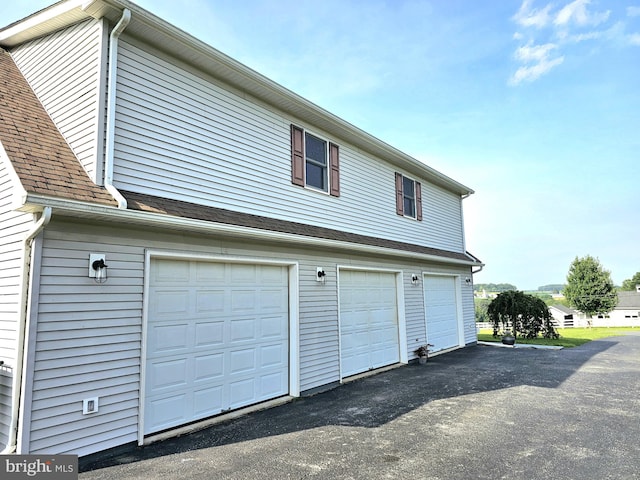 116 Schoolhouse Rd, Kirkwood, PA 17536 - garage with asphalt driveway