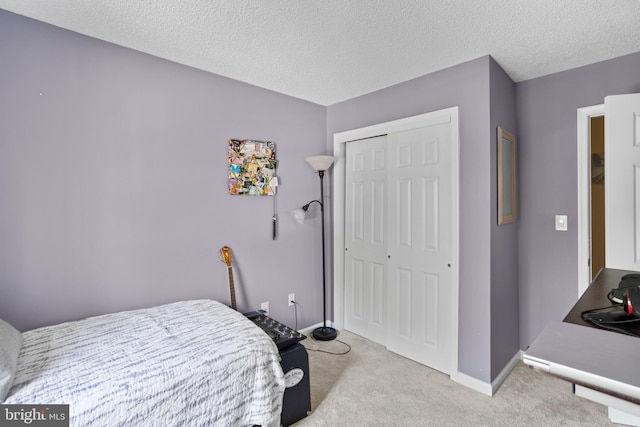 8 Cheverny Ct, Hamilton, NJ 08619 - carpeted bedroom featuring a closet and a textured ceiling
